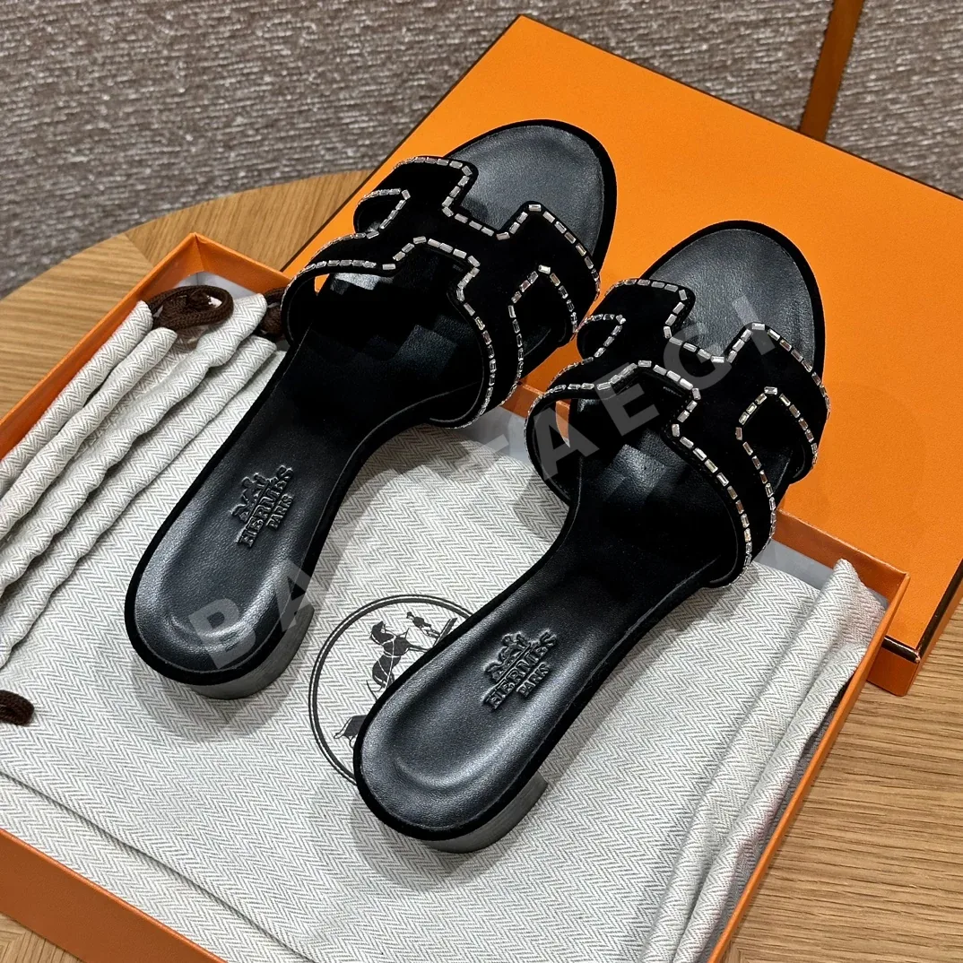 에르메스 오아시스 샌들 블랙 가죽 H 컷아웃 164433