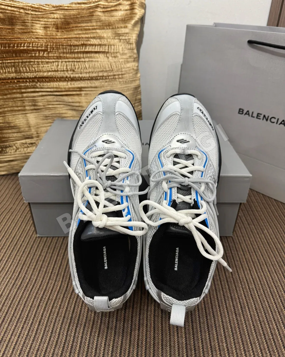 발렌시아가 신발 42402