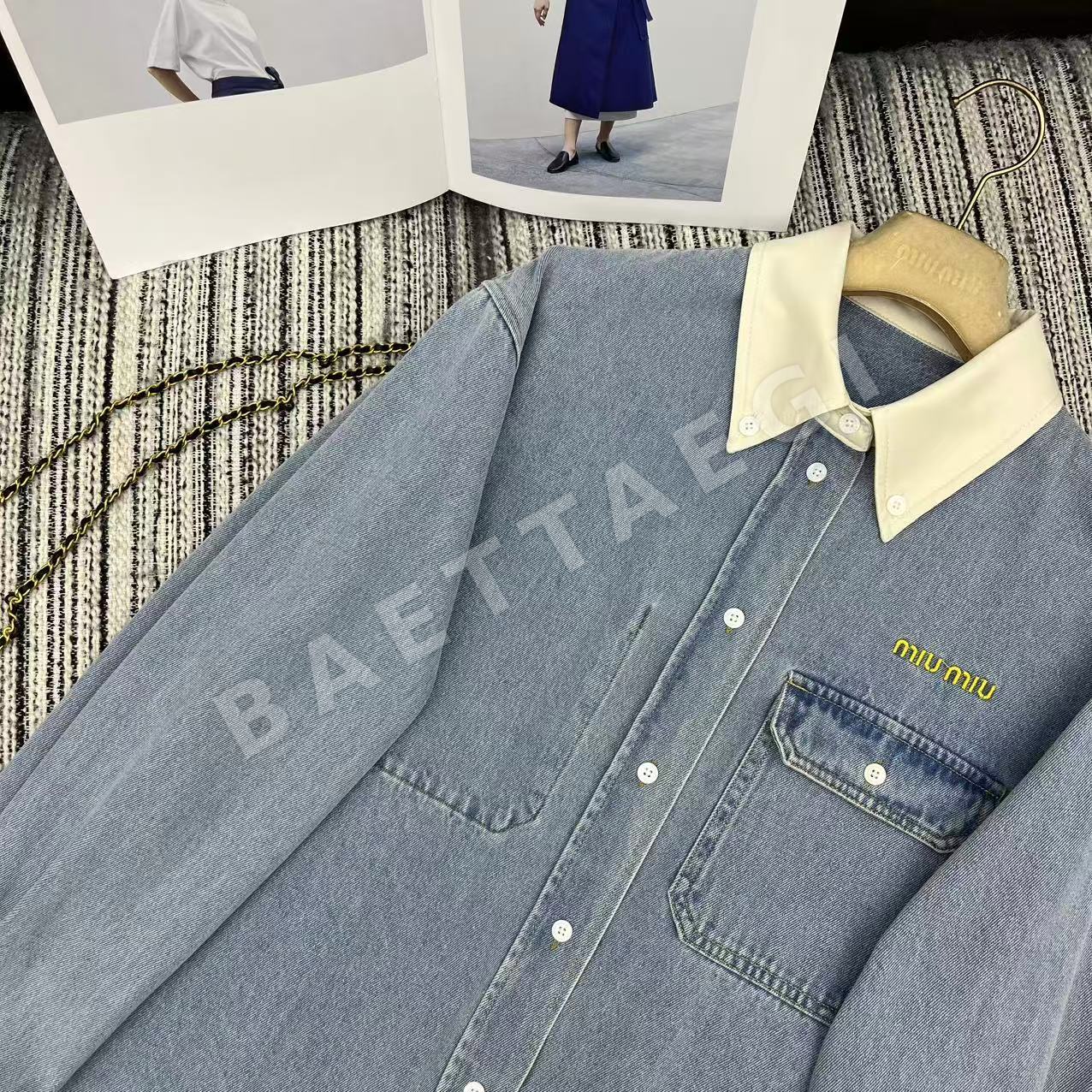 미우미우 자수 데님 셔츠 상세 이미지 5