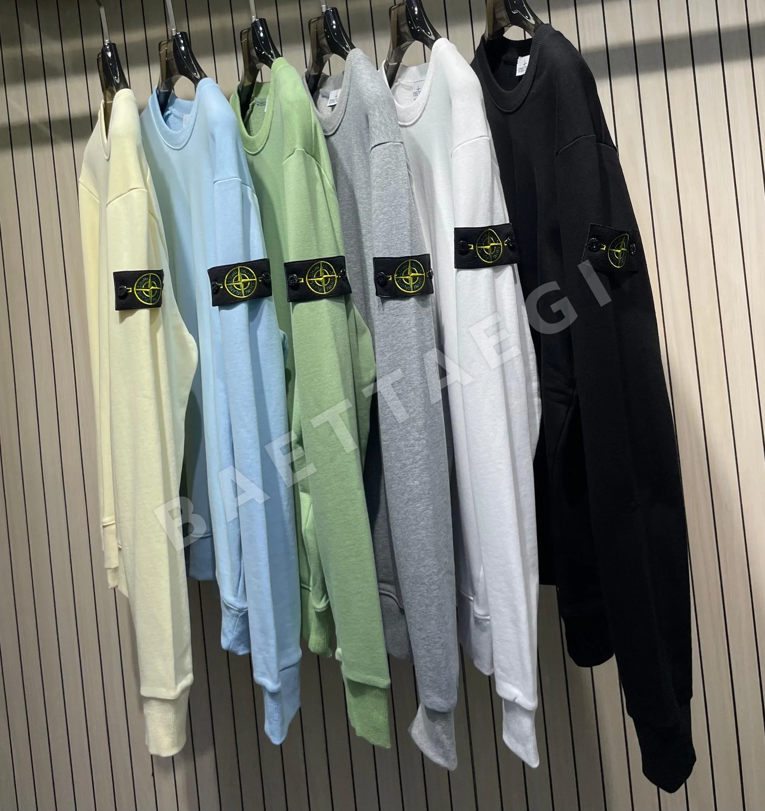 스톤아일랜드 세일중!! 스톤아일랜드 클래식 배지 로고 크루넥 긴팔 스웨트셔츠 상세 이미지 2