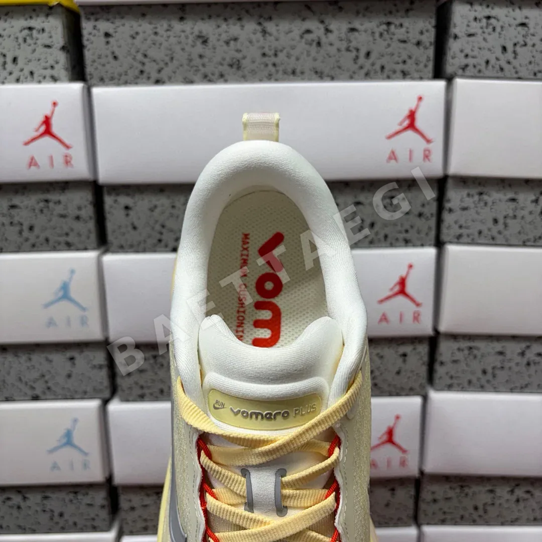 나이키 [GT] 보메로 플러스 IM5020-100 201146 Nike Vomero Plus Football Grey Ashen Slate 상세 이미지 6
