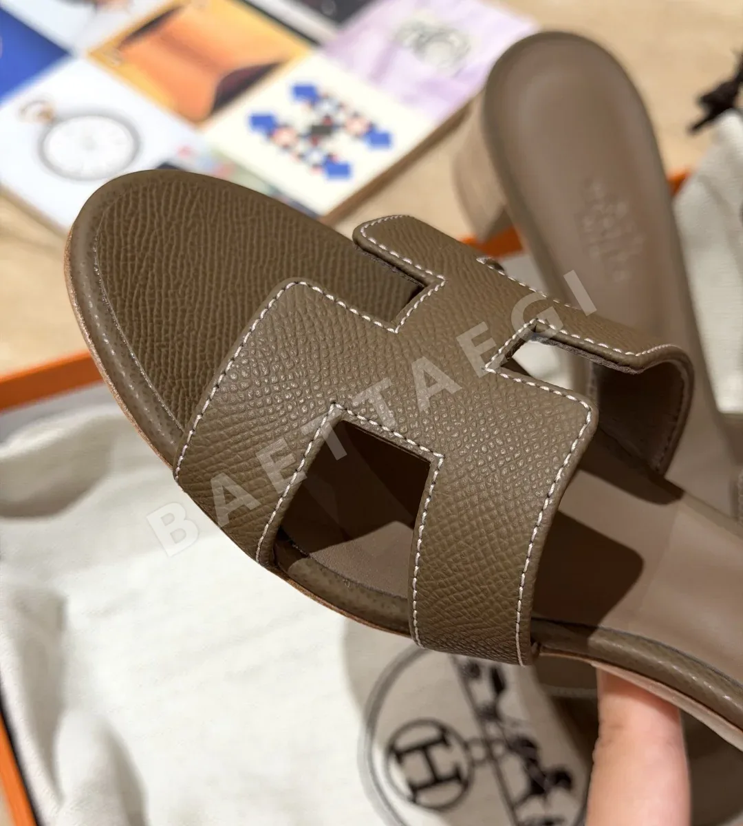 에르메스 오아시스 샌들 Calfskin H 컷아웃 상세 이미지 3