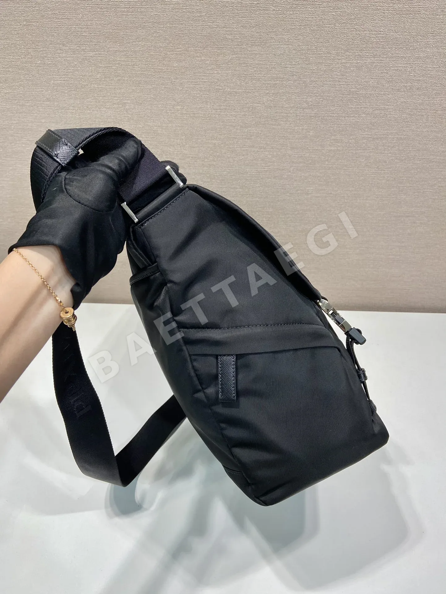 프라다 리사이클 나일론 메신저백 2VD052 상세 이미지 7