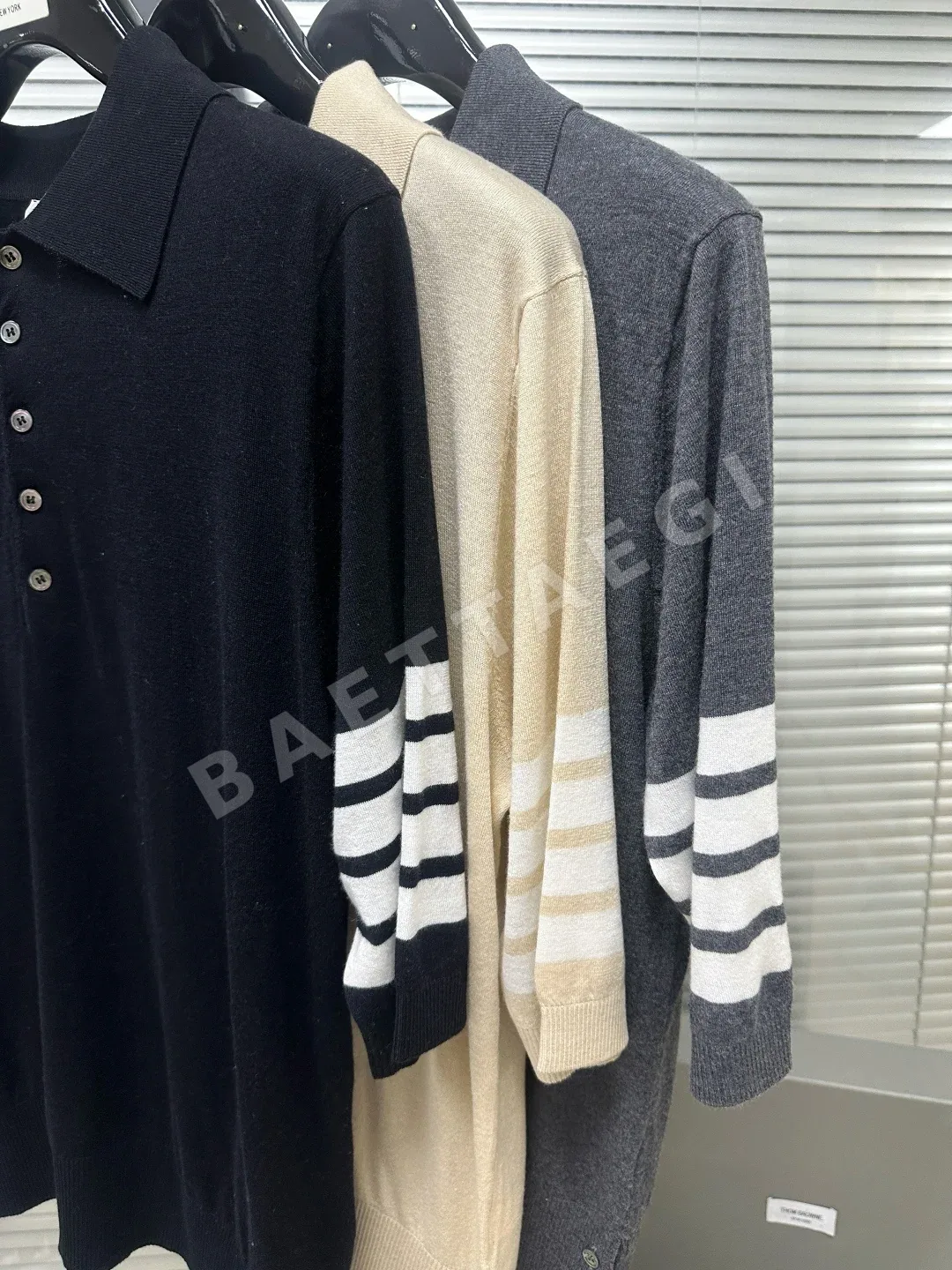 톰브라운 울 반팔 폴로셔츠 상세 이미지 5
