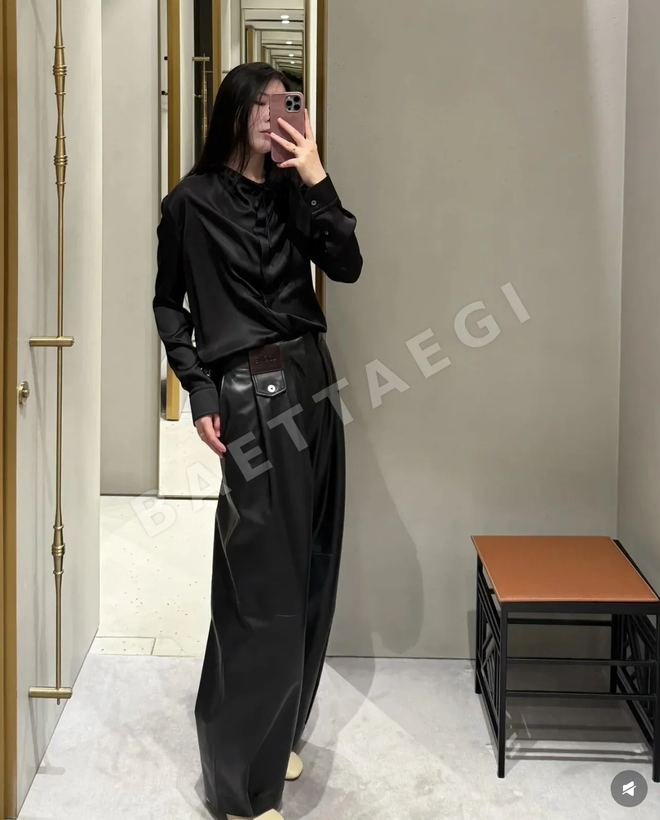 로에베 플리츠 와이드 가죽 바지