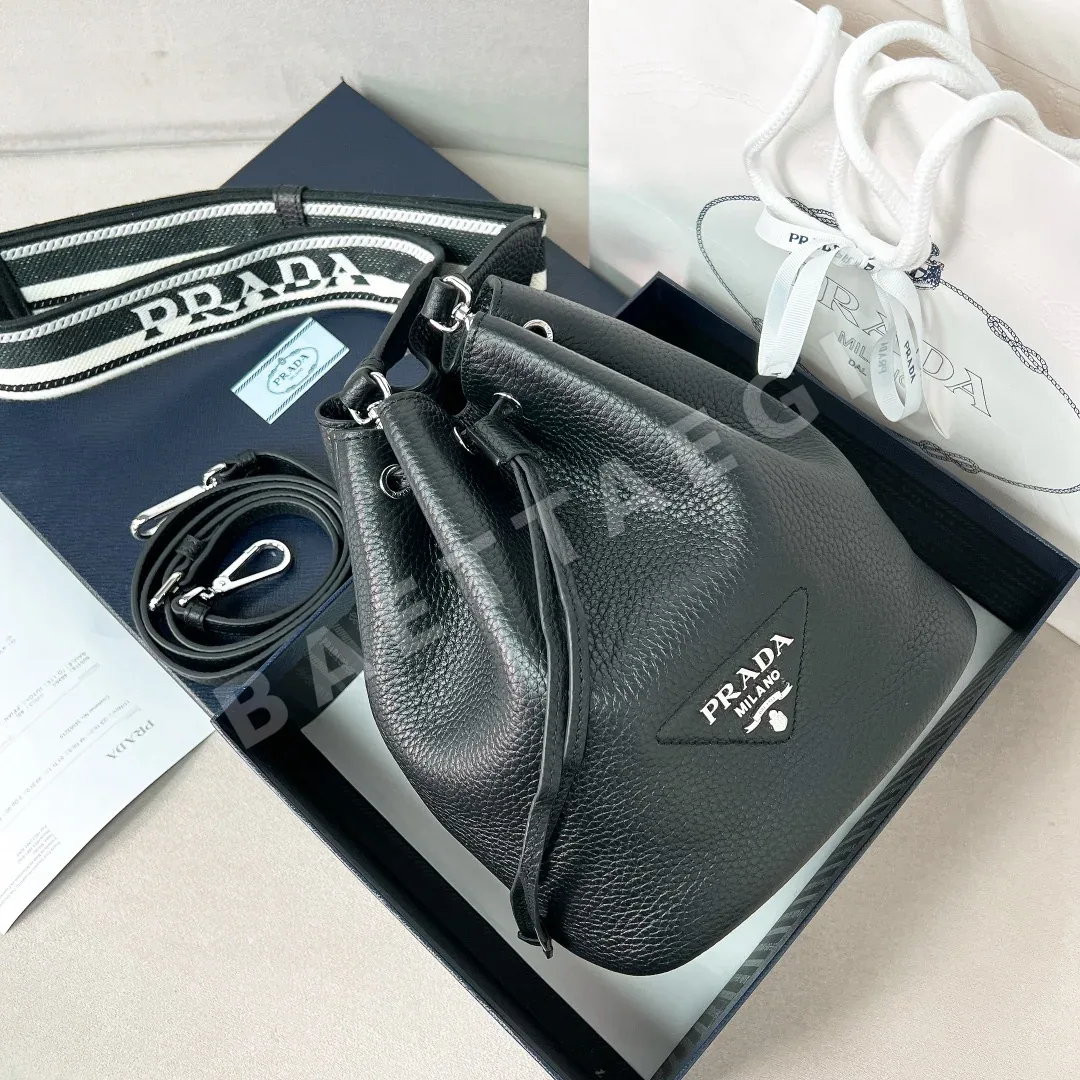 프라다 리치 패턴 카프스킨 버킷백 1BE060