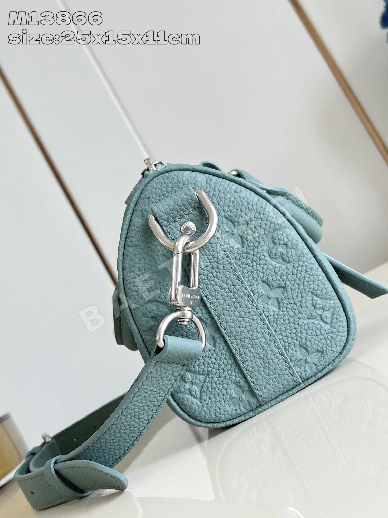 루이비통 Keepall Bandoulière 25 토뤼용 가죽 가방 M13866 상세 이미지 4