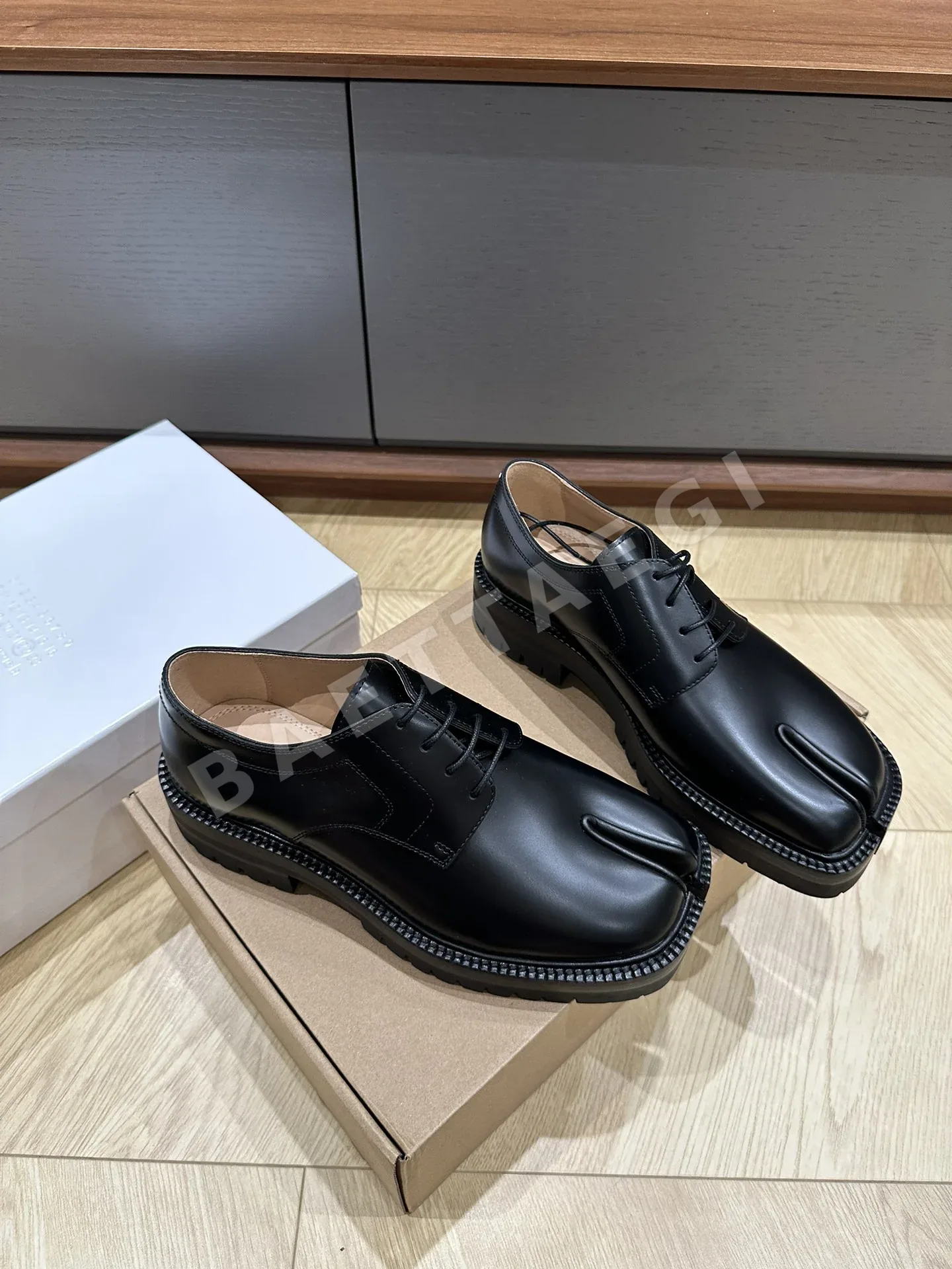 마르지엘라 MM6 플랫폼 스플릿 토 로퍼 9061 상세 이미지 3