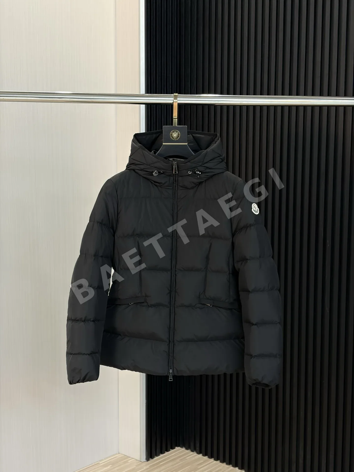 몽클레르 아보체 쇼트 다운 자켓 블랙 167886