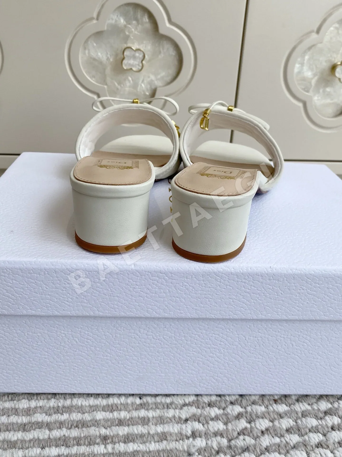 디올 까나쥬 자수 CD 보우 뮬 상세 이미지 8