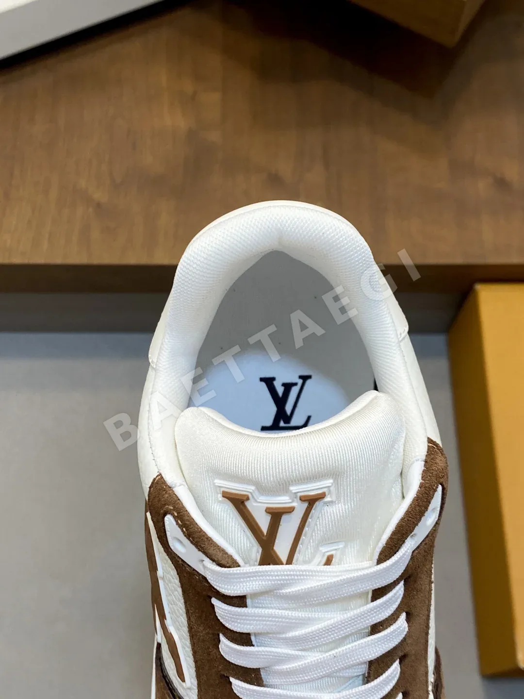 루이비통 LV 트레이너 스니커즈 남성 메시 디자이너 손글씨 로고 상세 이미지 7