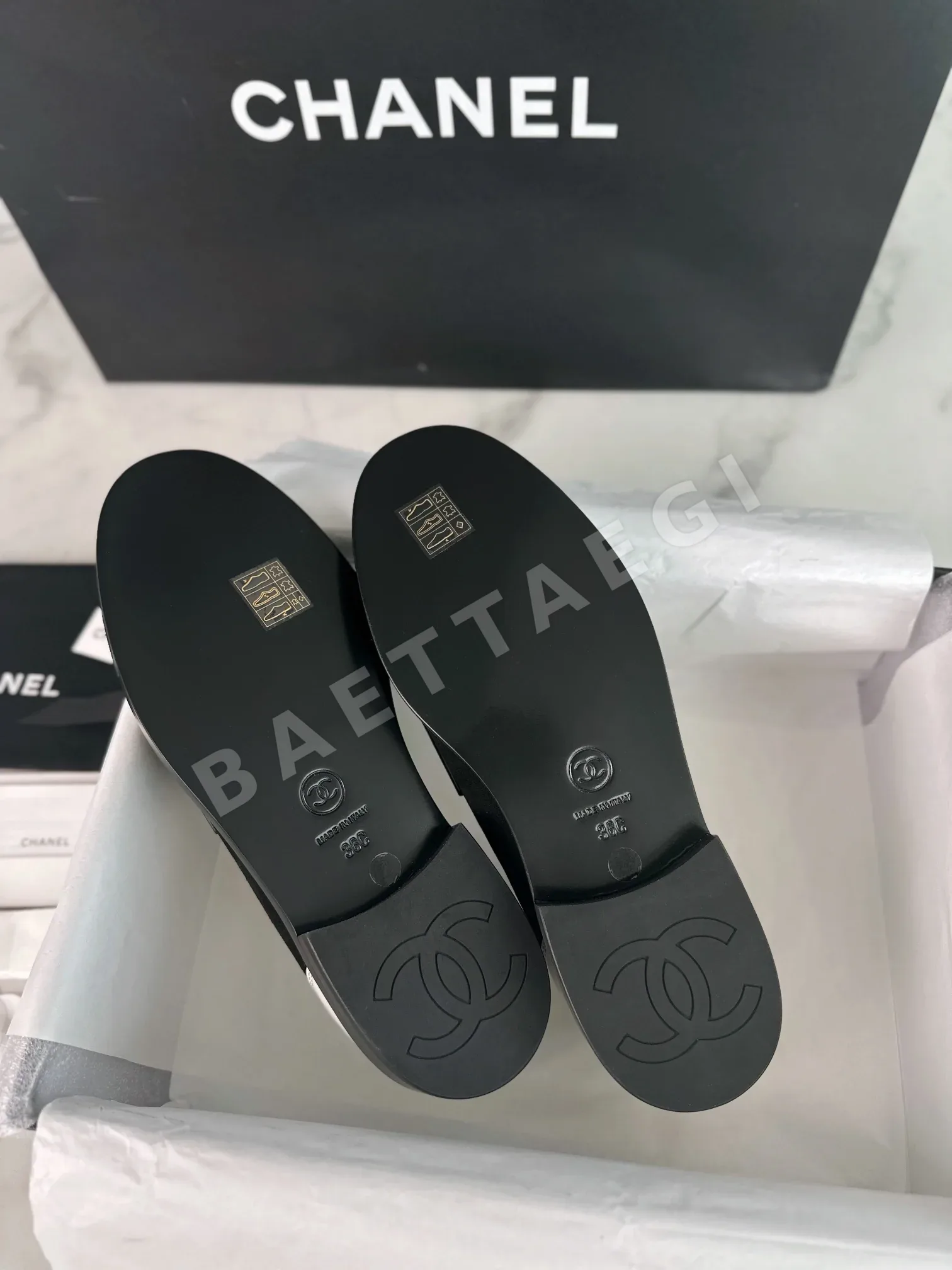 샤넬 블랙 화이트 라운드 버클 로퍼 3228 상세 이미지 9