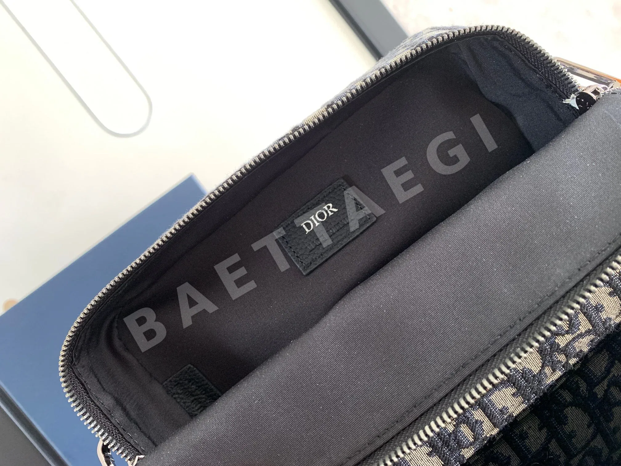 디올 사파리 카메라 메신저백 상세 이미지 8