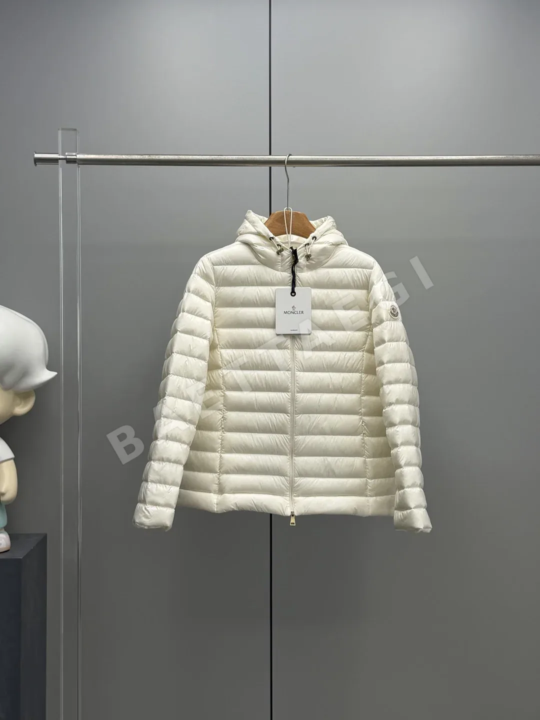 몽클레르 여성 리브 후드 숏 패딩 재킷 상세 이미지 2