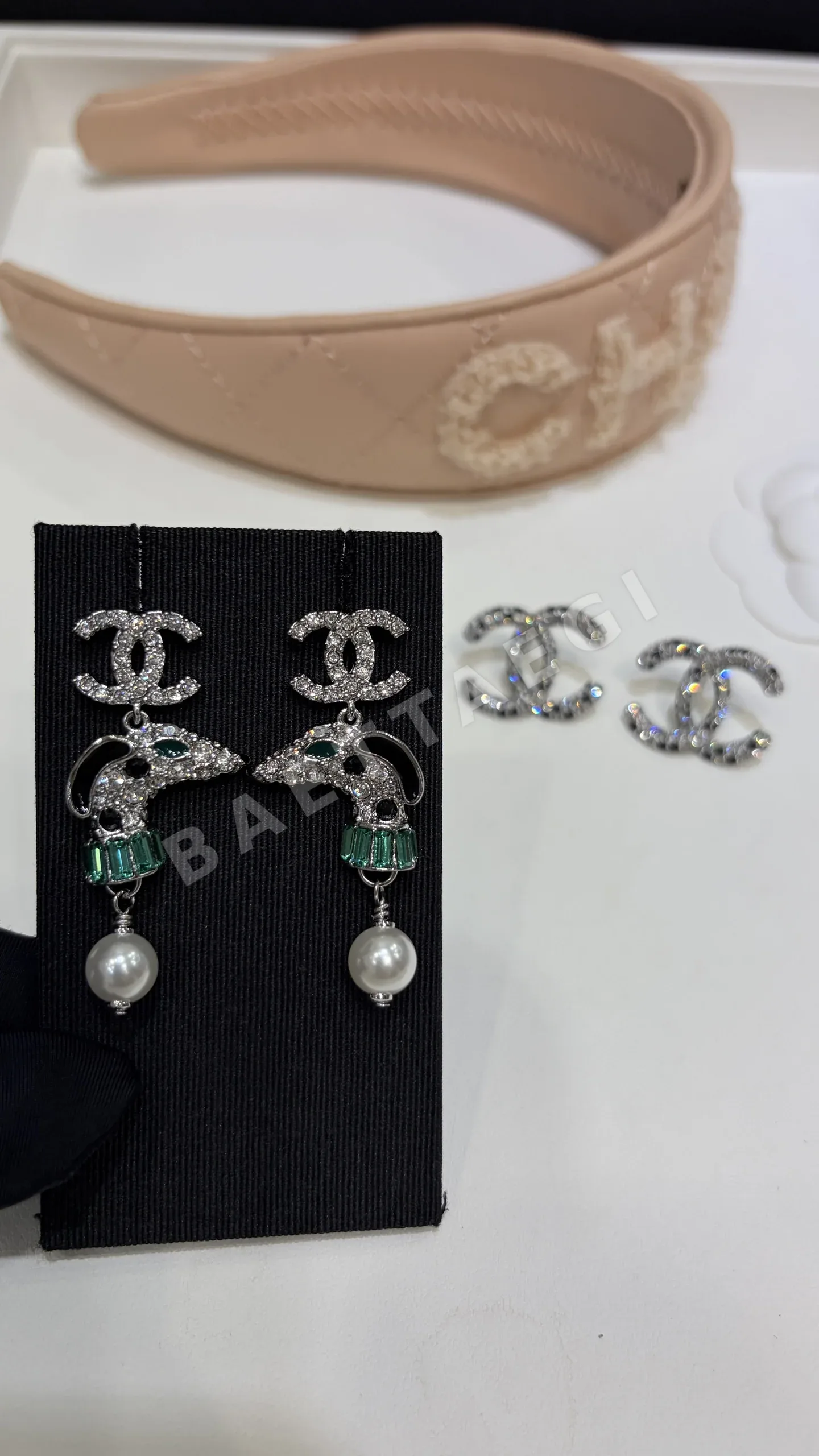 샤넬 실버 다이아몬드 더블 C 진주 귀걸이 상세 이미지 5