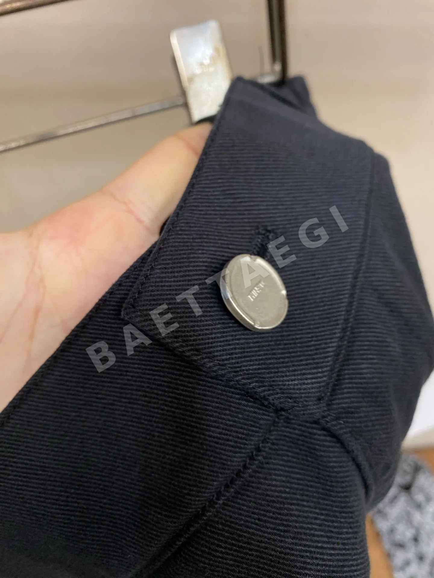 로에베 텐셀 코튼 커브드 와이드 레그 바지 상세 이미지 4