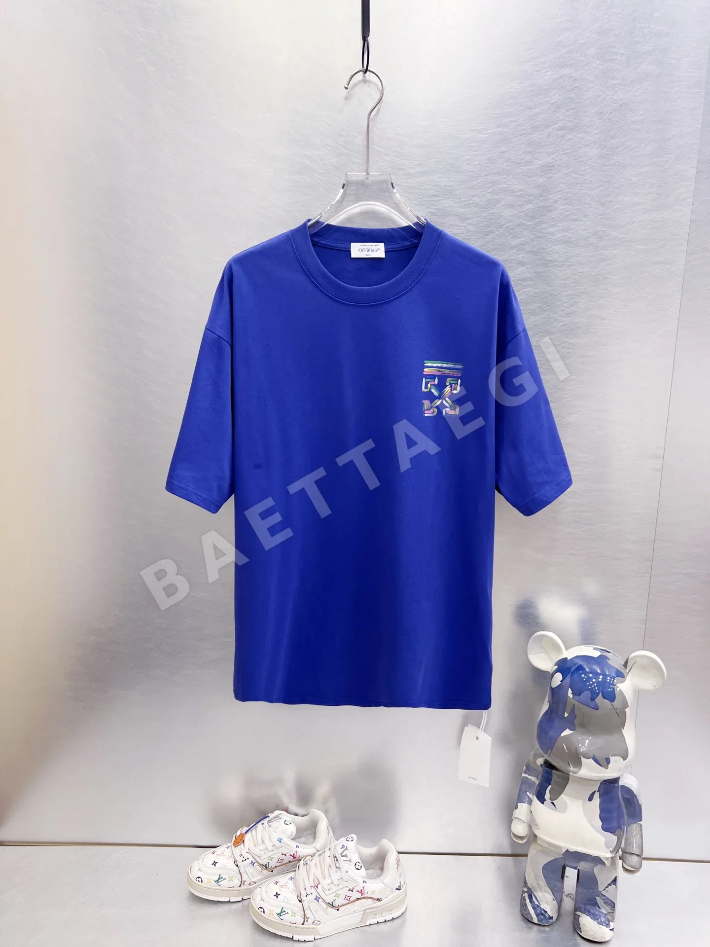 오프화이트 그래피티 프린트 남성 반팔 티셔츠 상세 이미지 4