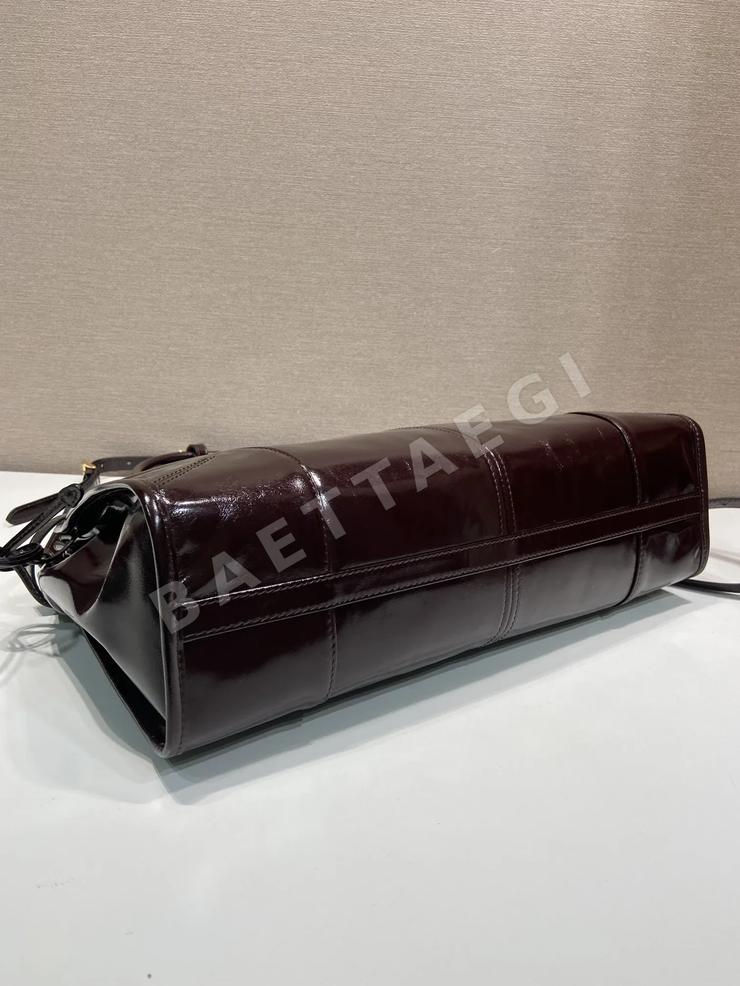 프라다 루솔프 오일드 가죽 라지 핸드백 1BA433 상세 이미지 6