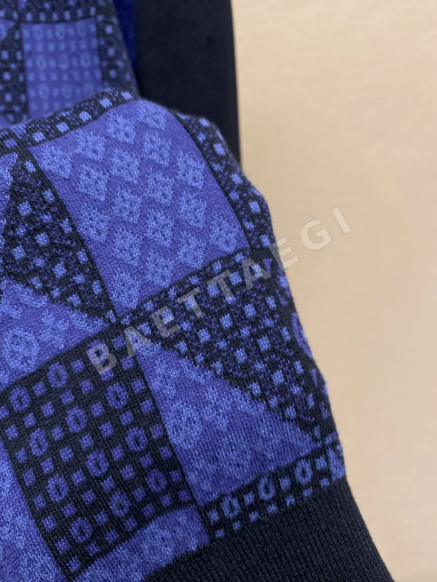 루이비통 컬러 블록 체크 자카드 폴로 니트 상세 이미지 7