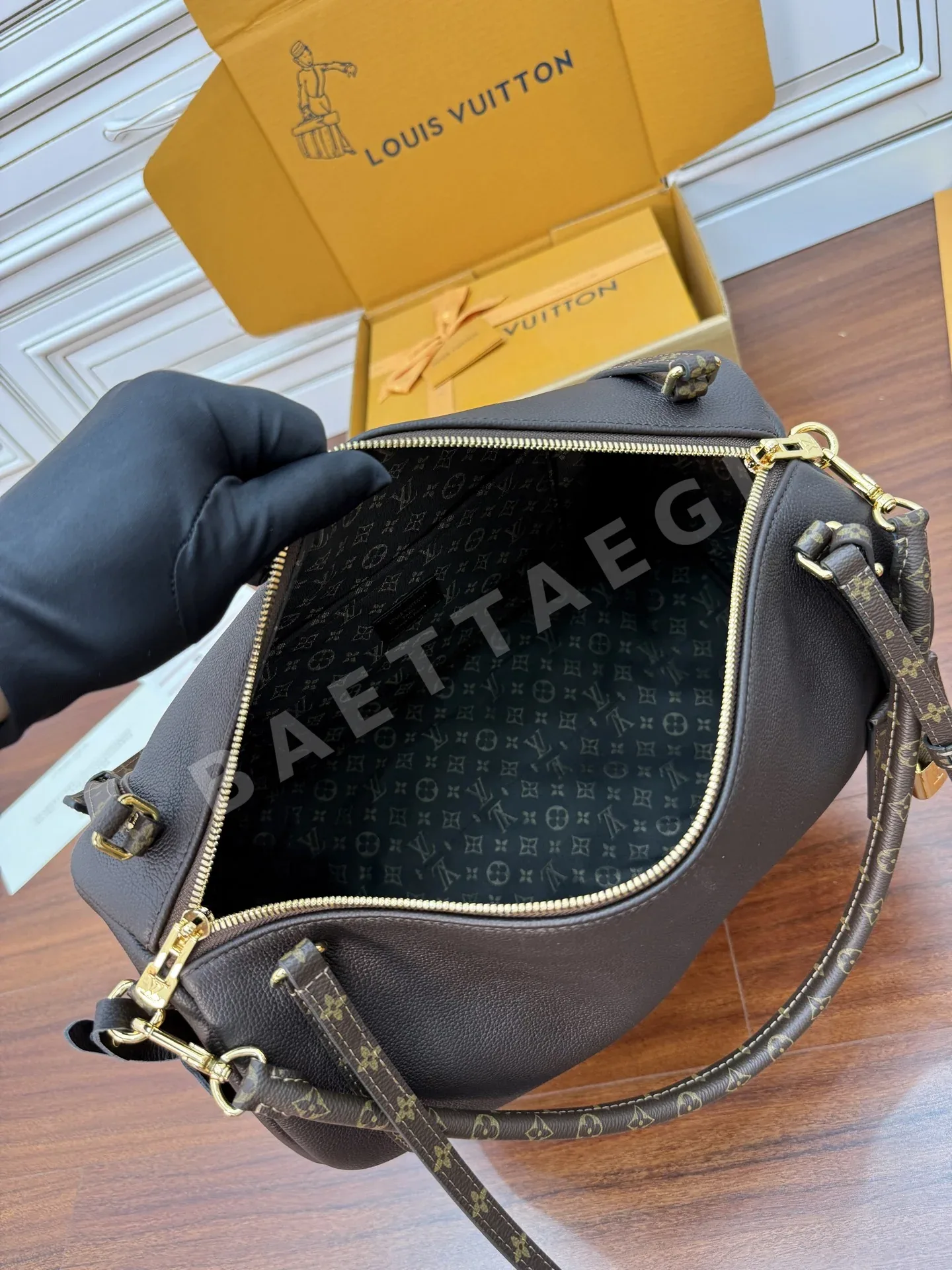 루이비통 M26397 가방 상세 이미지 7