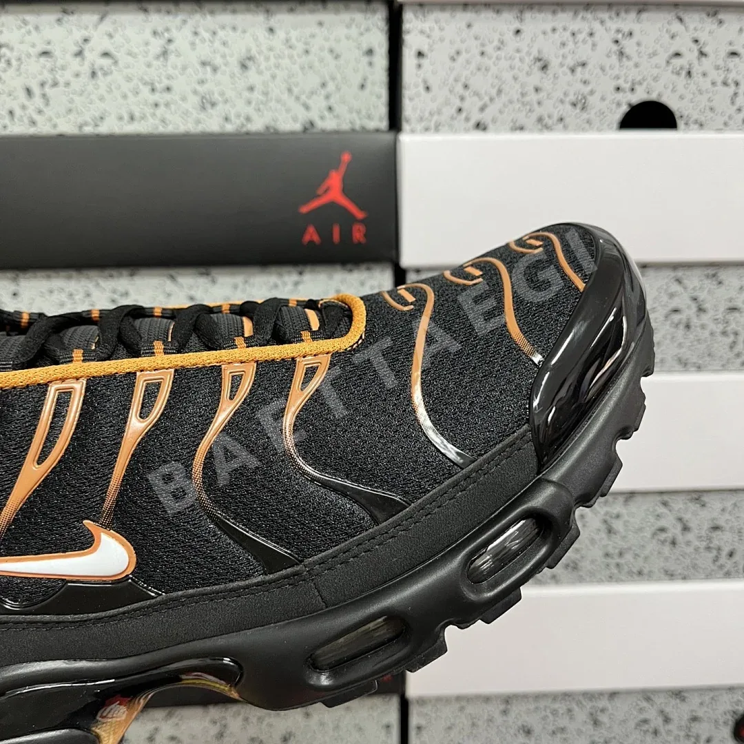 나이키 [DF] 에어 맥스 플러스 블랙 오렌지 FN6949-400 201074 Nike Air Max Plus Dark Obsidian 상세 이미지 9