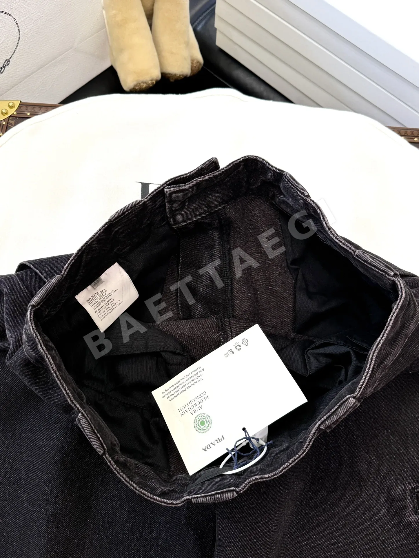 프라다 데님 삼각 라벨 남성 바지 상세 이미지 5