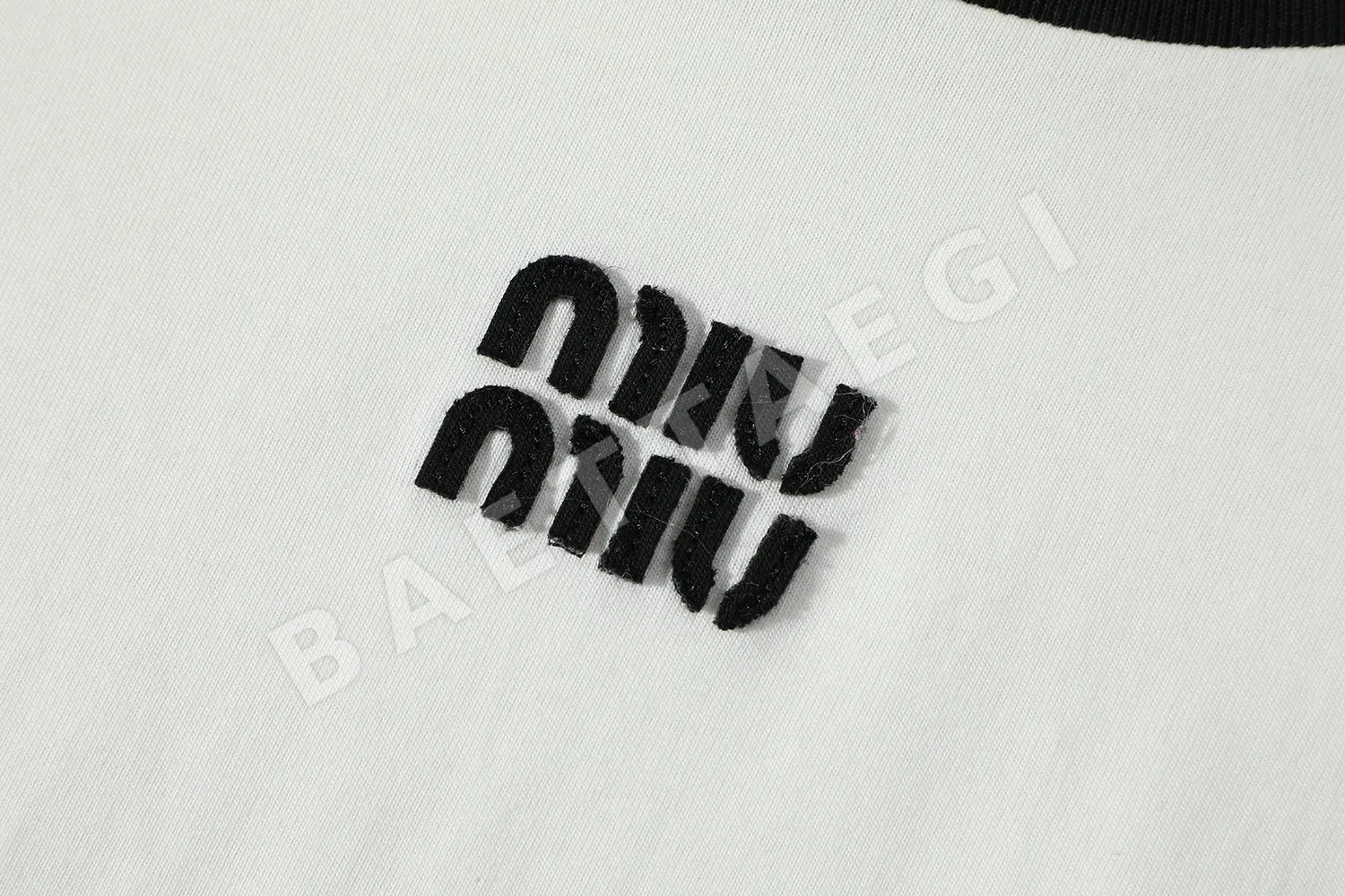 미우미우 자수 로고 컬러 블록 남성 반팔 티셔츠 상세 이미지 3