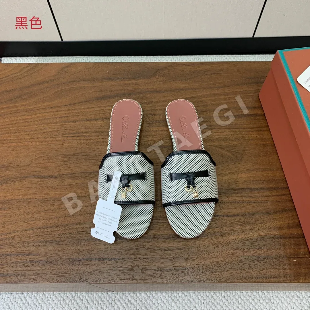로로피아나 컬러 블록 플랫 샌들 104874