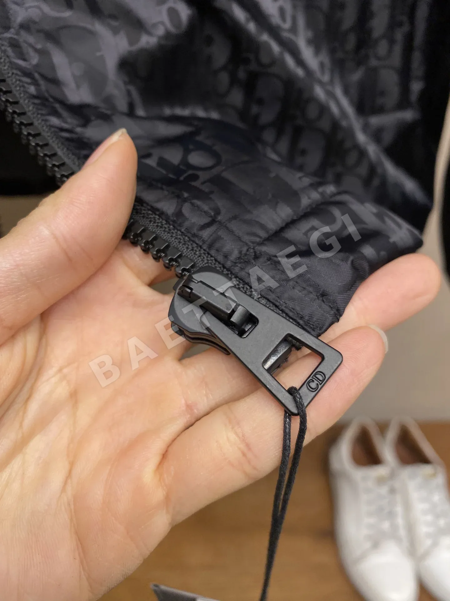디올 모노그램 패턴 남성 다운 자켓 상세 이미지 5