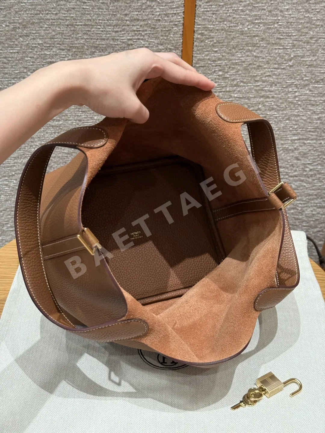 에르메스 피코탄 락 크레망스 가죽 가방 상세 이미지 6
