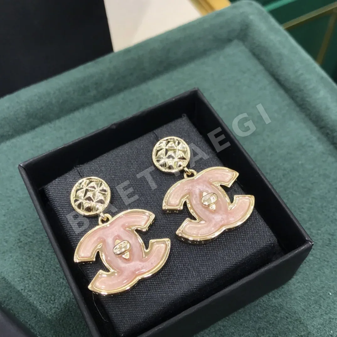 샤넬 더블 C 핑크 에나멜 골드 귀걸이 상세 이미지 3