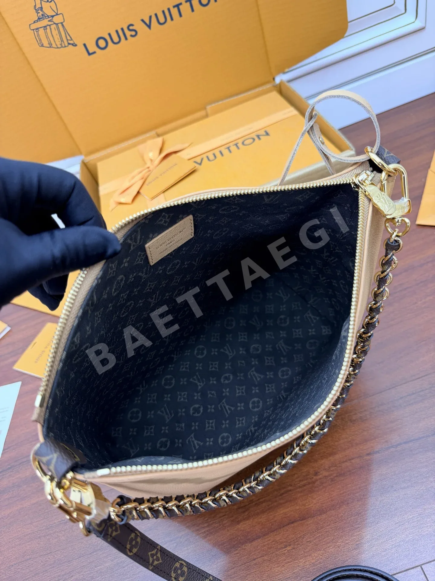 루이비통 M28029 천연 가죽 가방 상세 이미지 7