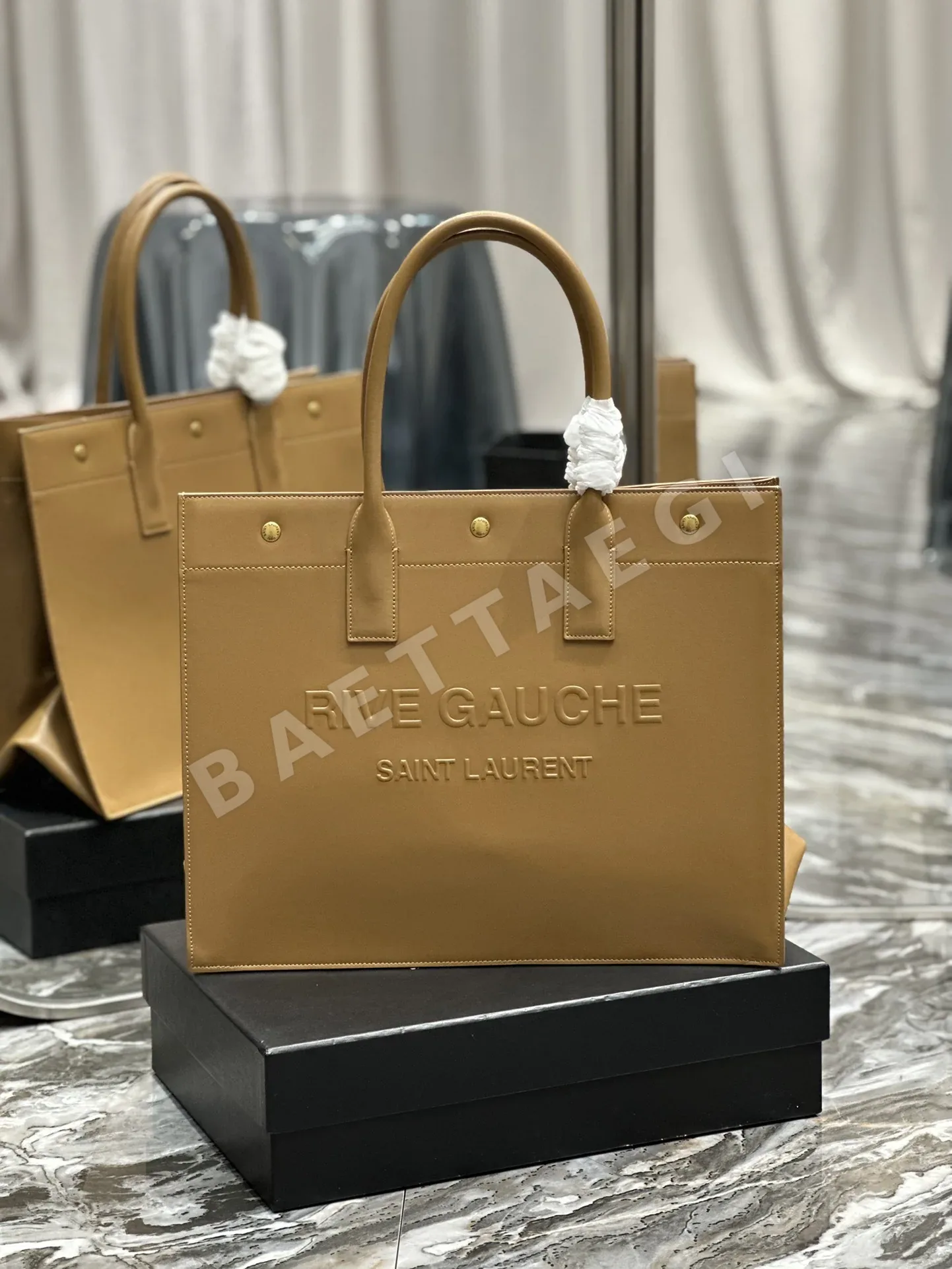생로랑 리브 고슈 가죽 토트백 617481