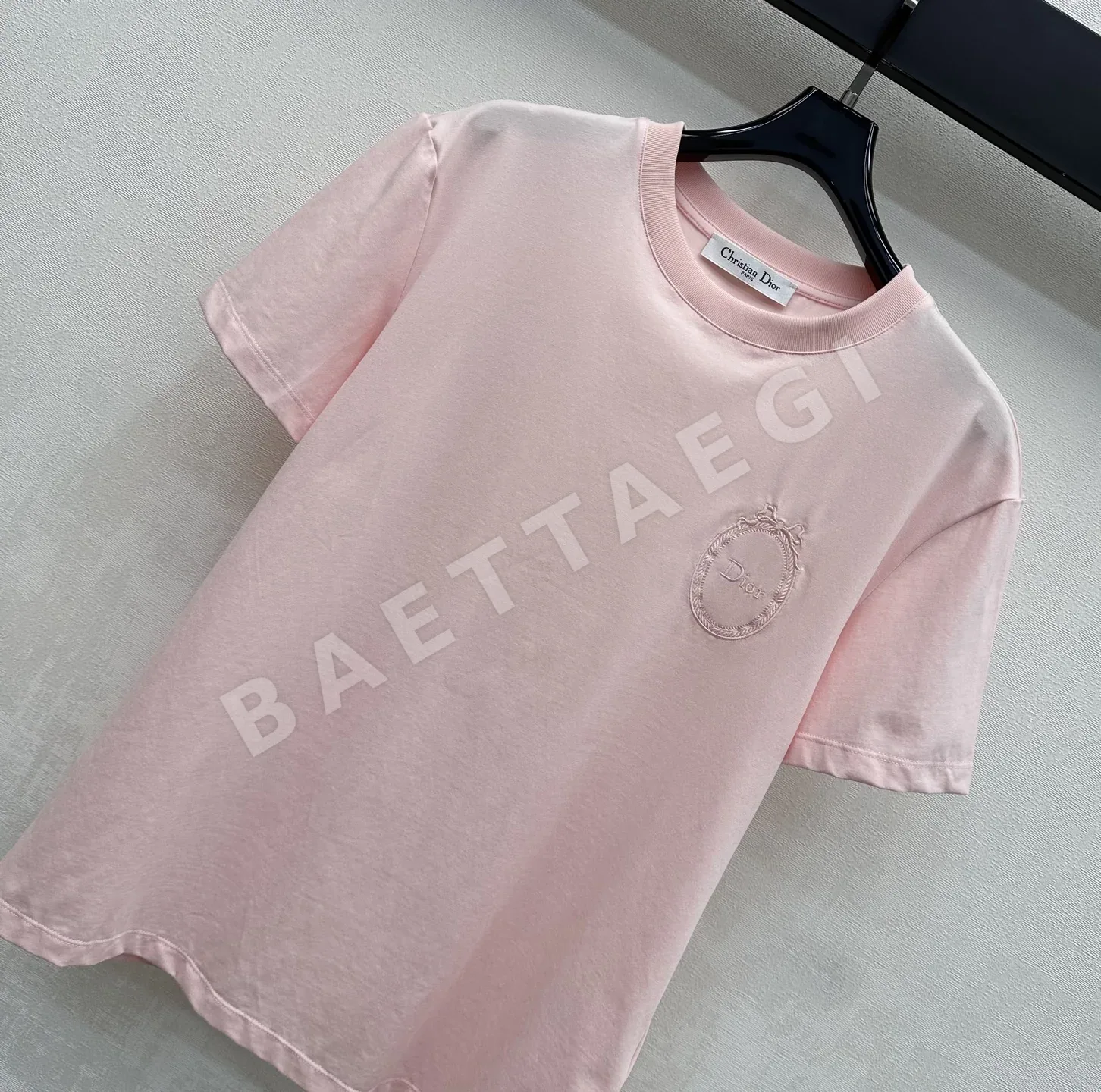 디올 자수 크루넥 반팔 티셔츠 상세 이미지 2
