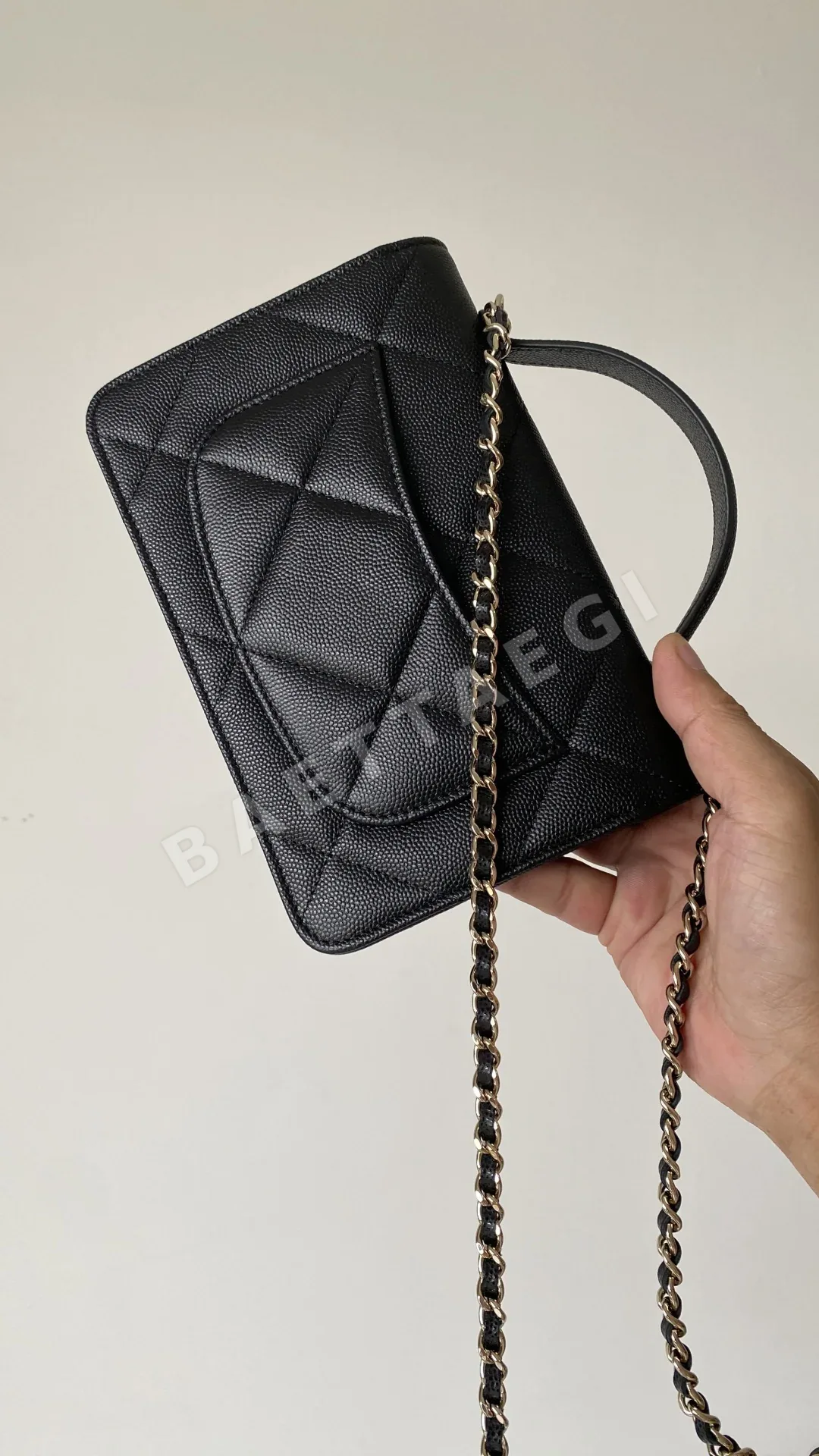 샤넬 WOC 다이아몬드 패턴 블랙 숄더백 상세 이미지 4