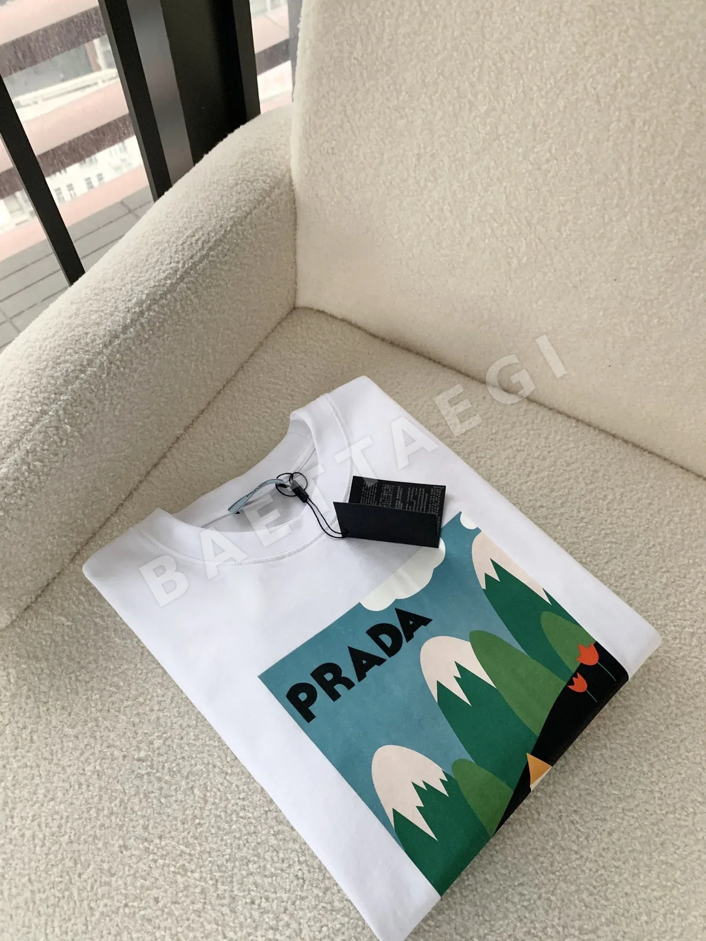 프라다 클래식 로고 반팔 티셔츠 88820