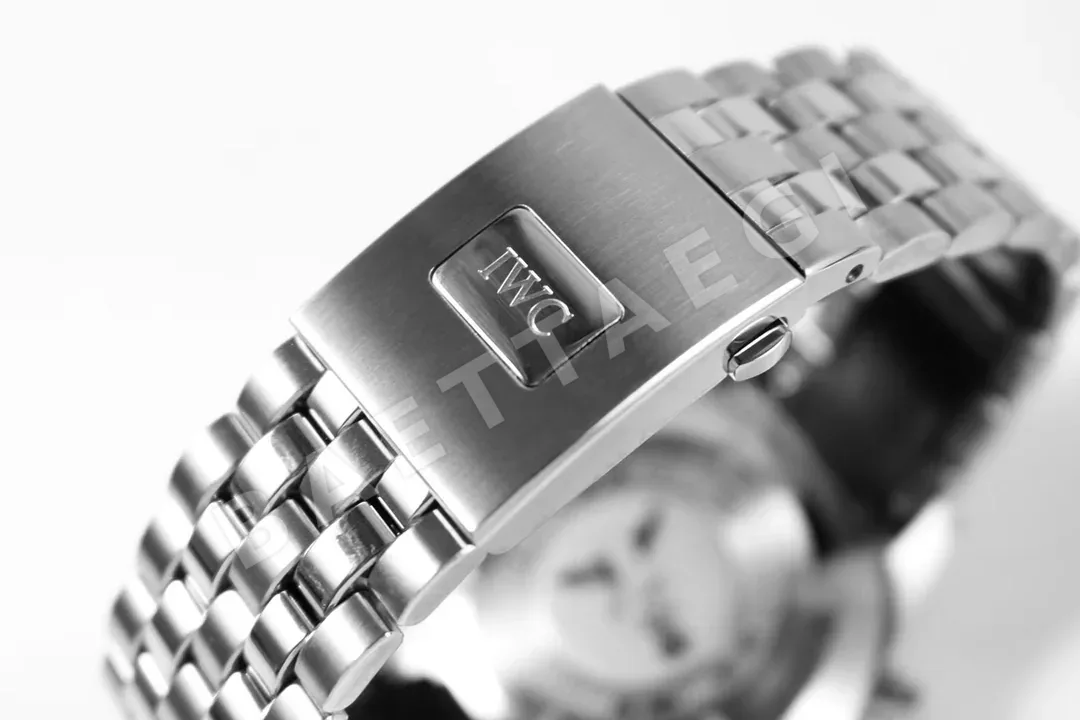 IWC 파일럿 크로노그래프 시계 상세 이미지 8