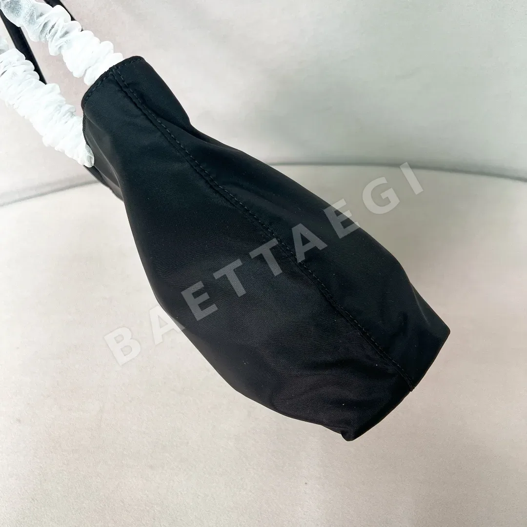 프라다 나일론 롱 핸들 토트백 25 cm 상세 이미지 3