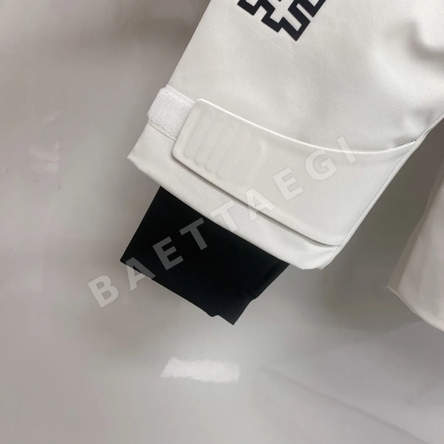 몽클레르 그레노블(Moncler Grenoble) 기능성 후드 스키 자켓 다운 패딩 상세 이미지 7