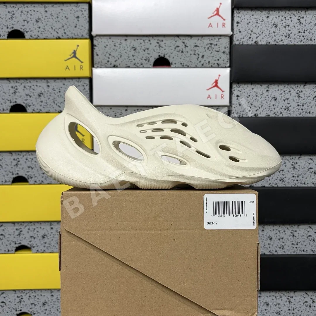 아디다스 [LW] 이지 폼 RNNR FY4567 200645 Adidas Yeezy Foam RNNR Sand