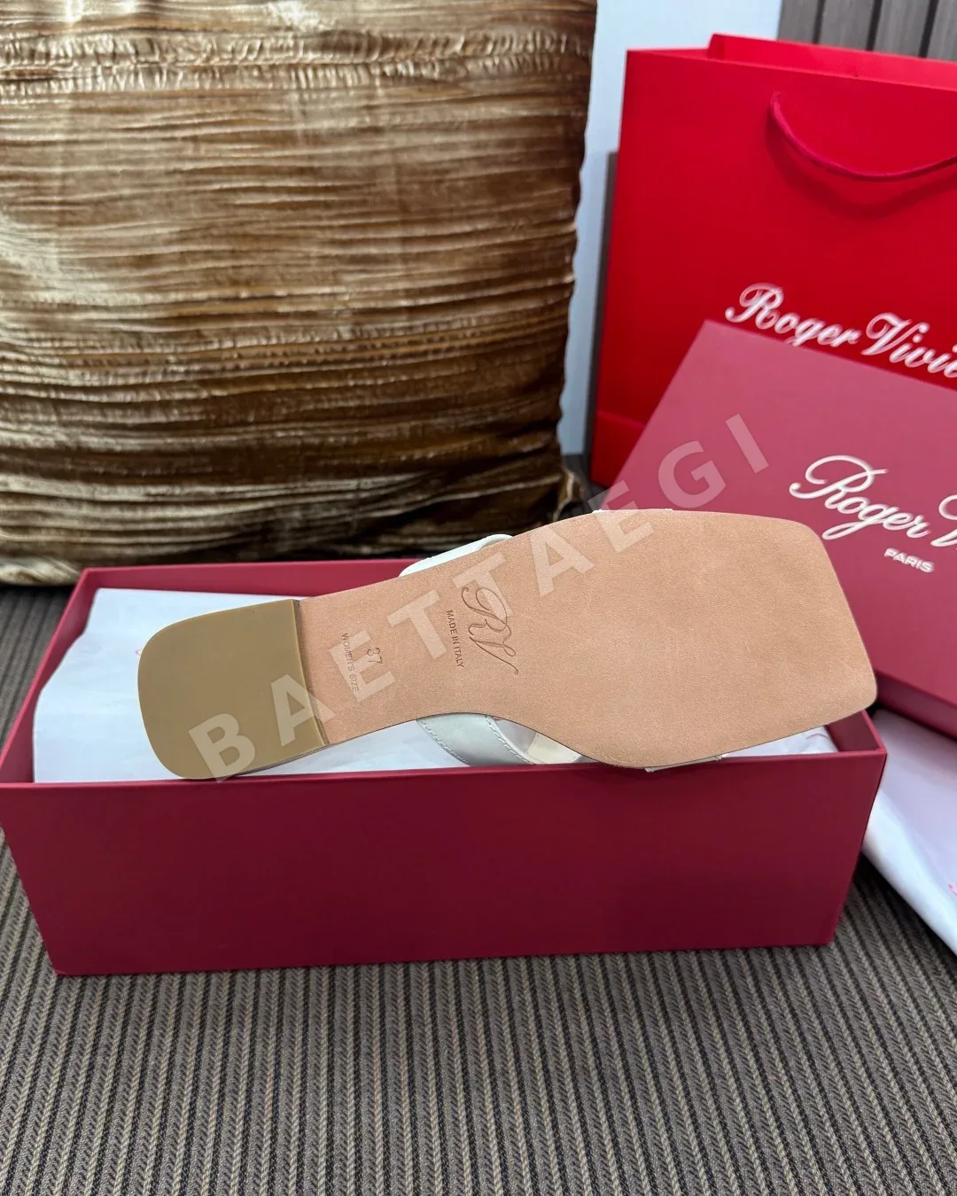 로저비비에 하트 메탈 버클 샌들 상세 이미지 9