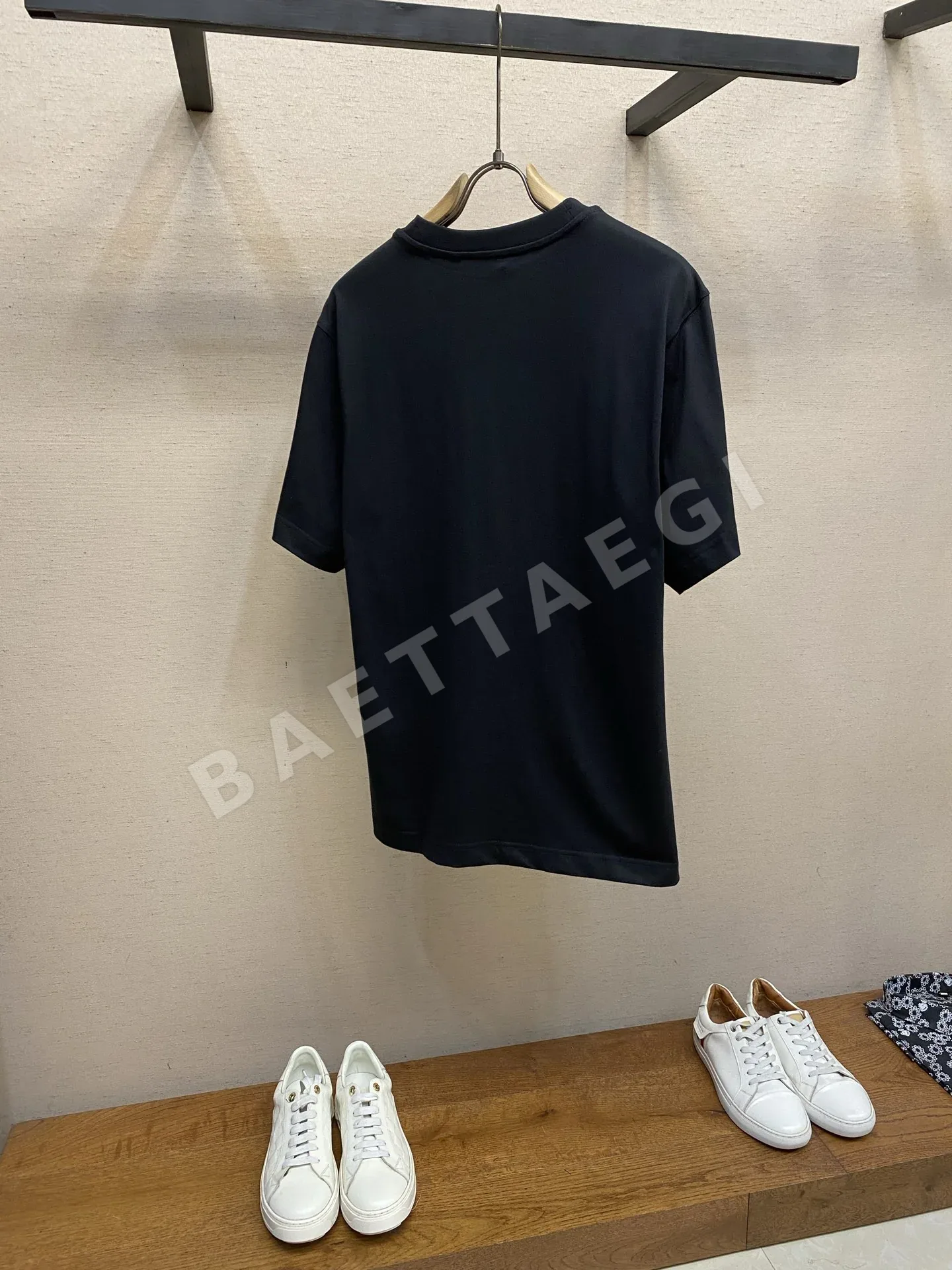 버버리 그라데이션 역삼각형 크루넥 남성 반팔 티셔츠 상세 이미지 2