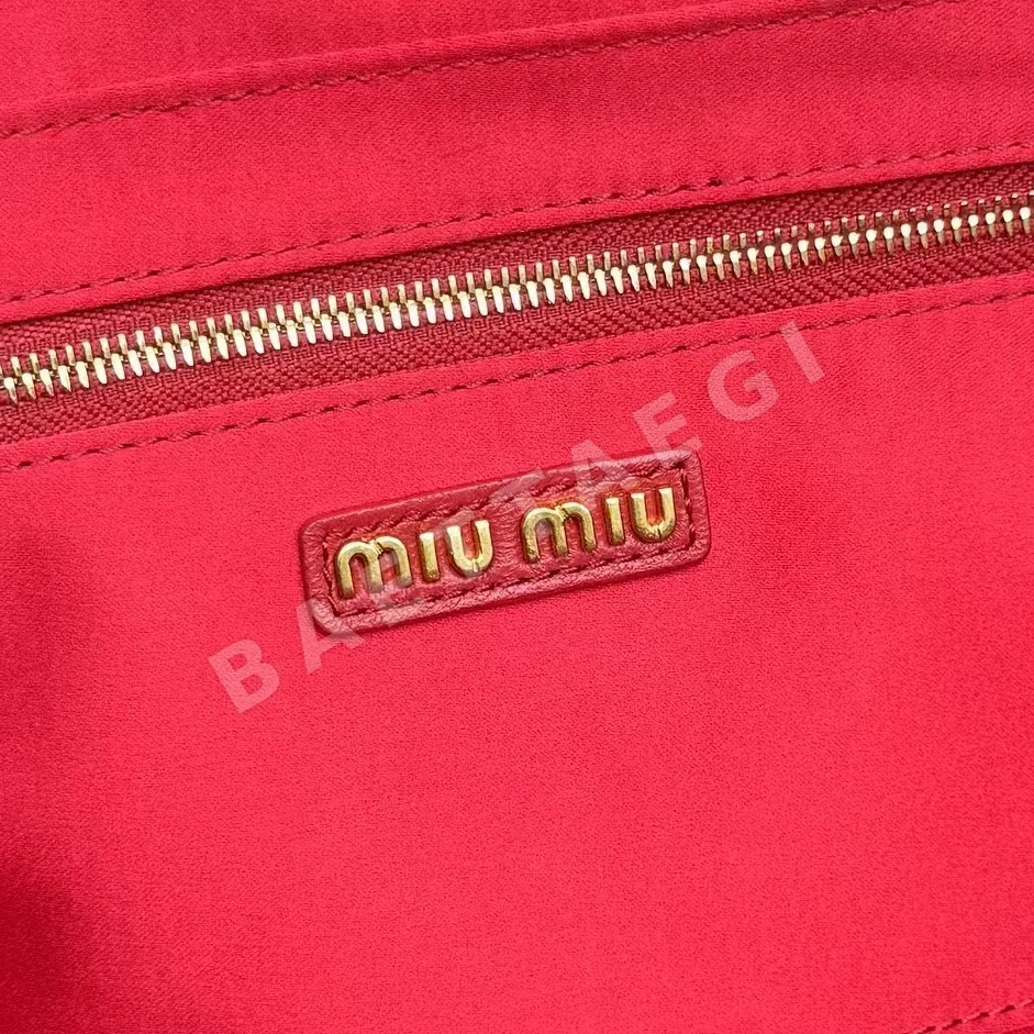 미우미우 램스킨 텍스처드 빈티지 가죽 볼링 가방 상세 이미지 9