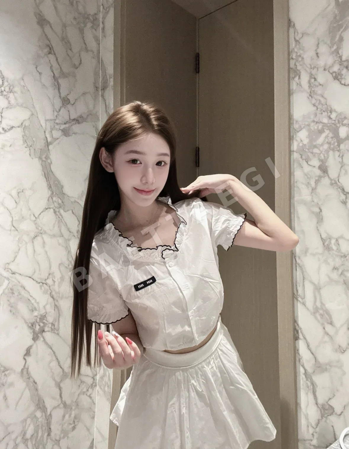 미우미우 레이스 트리밍 반소매 스퀘어넥 셔츠 상세 이미지 2