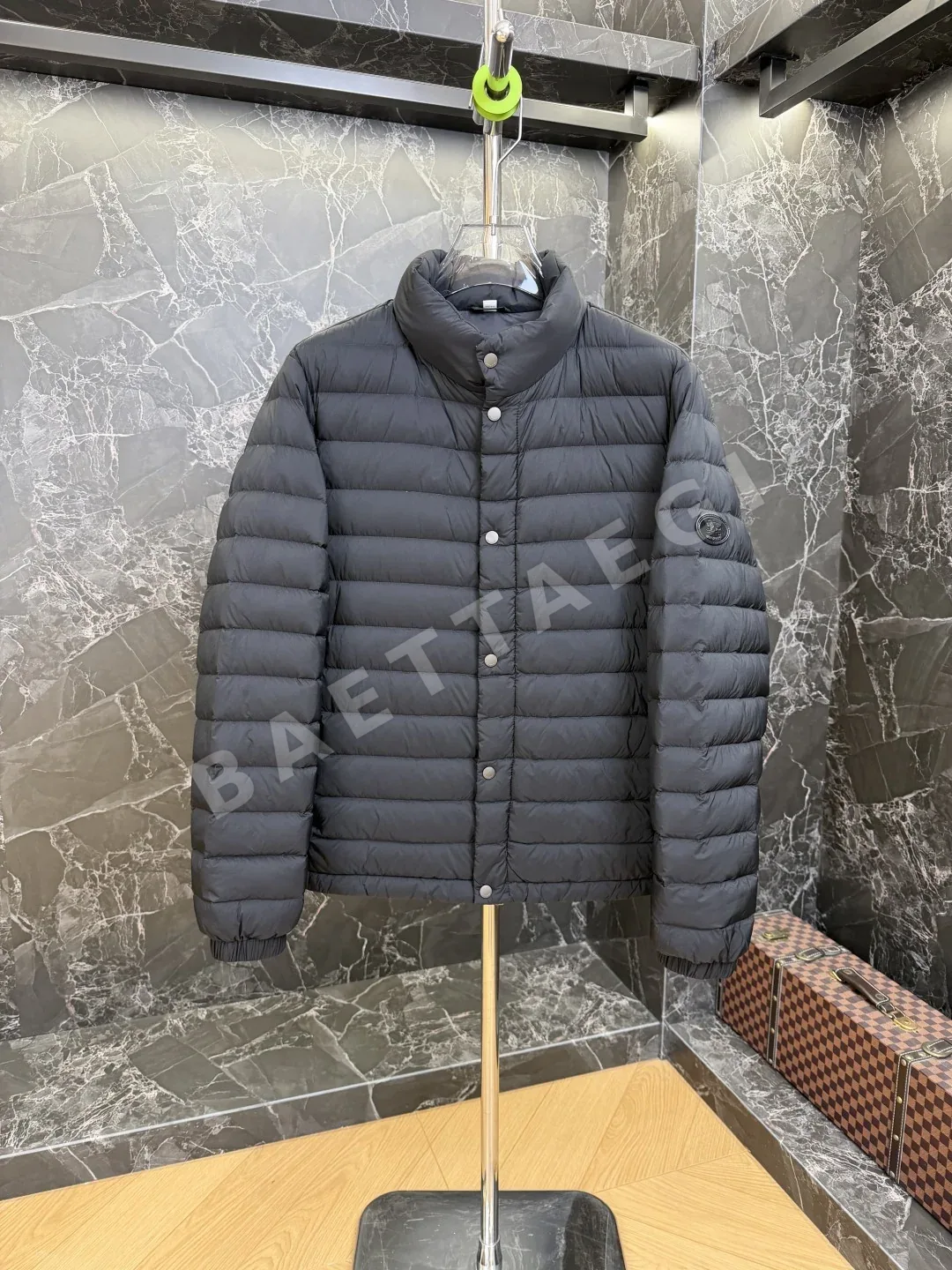 몽클레르 남성 경량 다운 패딩 재킷 상세 이미지 4