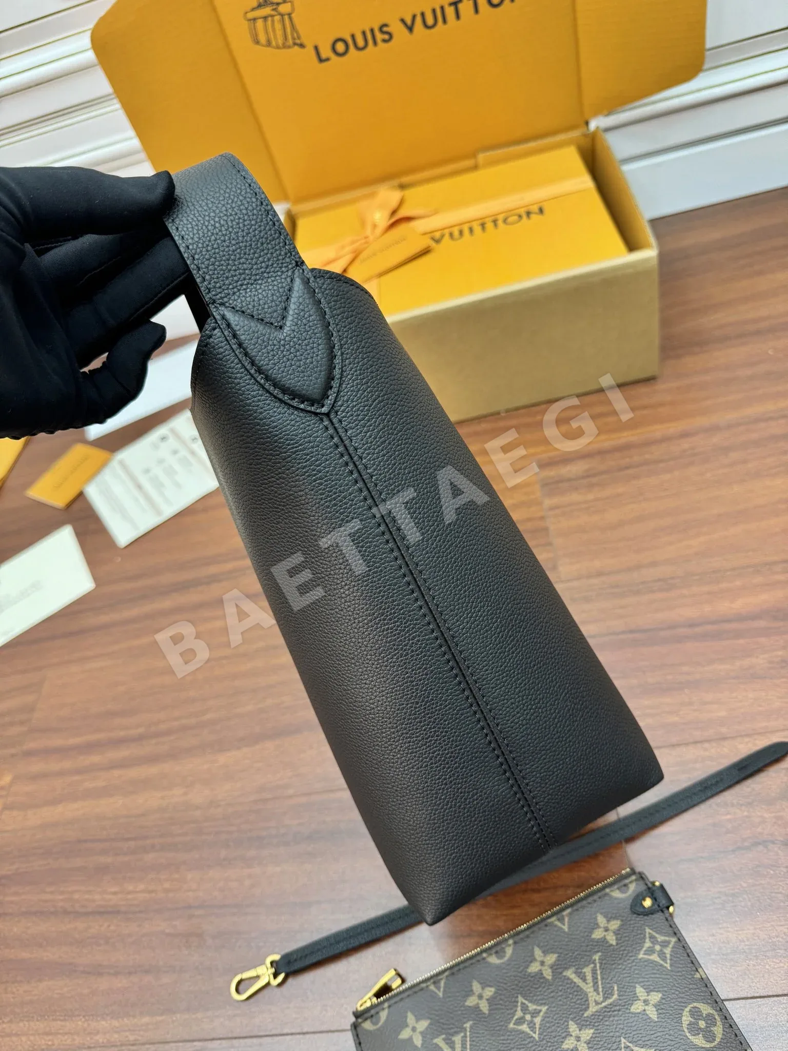 루이비통 M25352 가죽 가방 상세 이미지 9