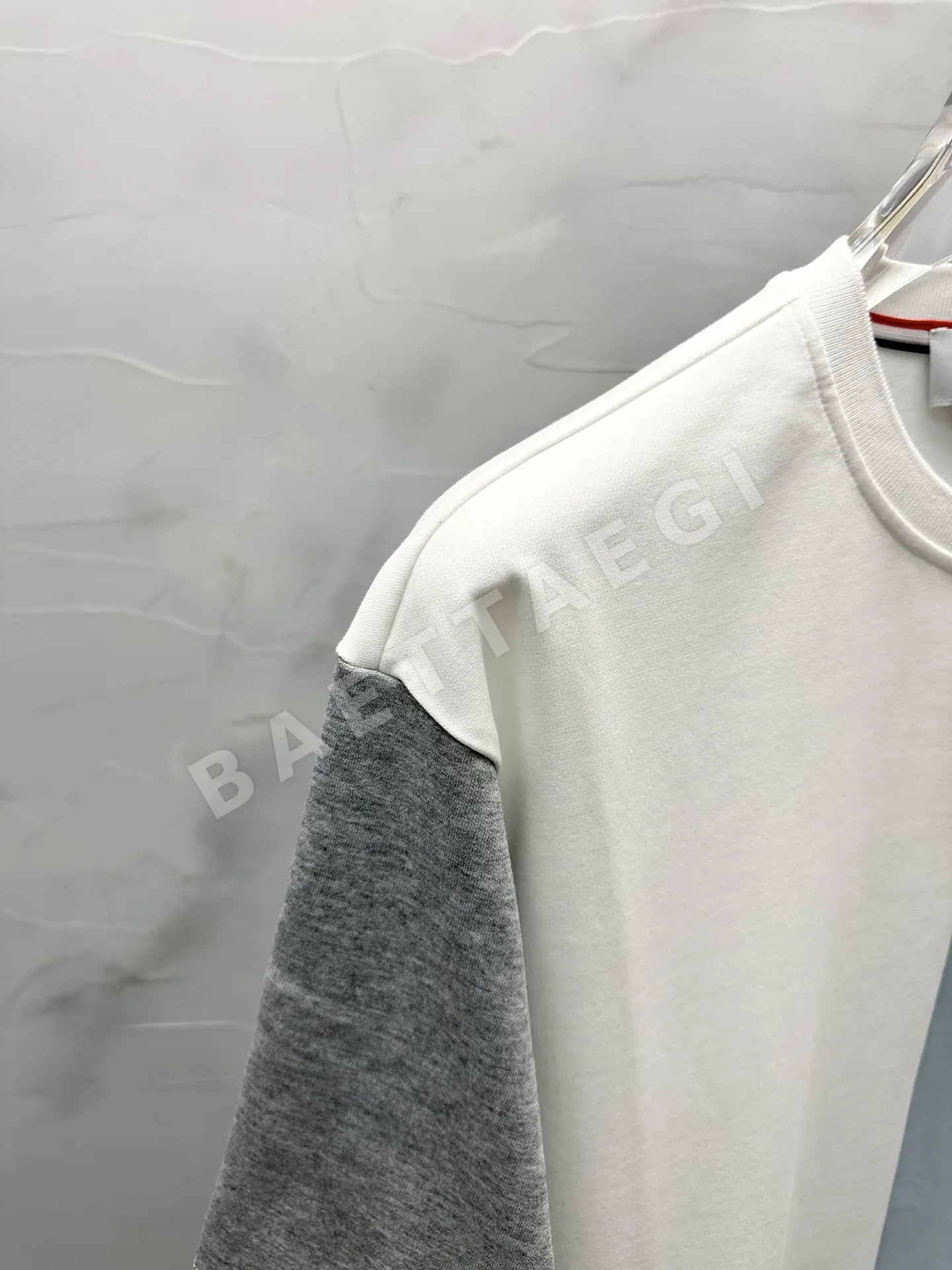 톰브라운 컬러블록 양면 면 크루넥 반팔 티셔츠 상세 이미지 3