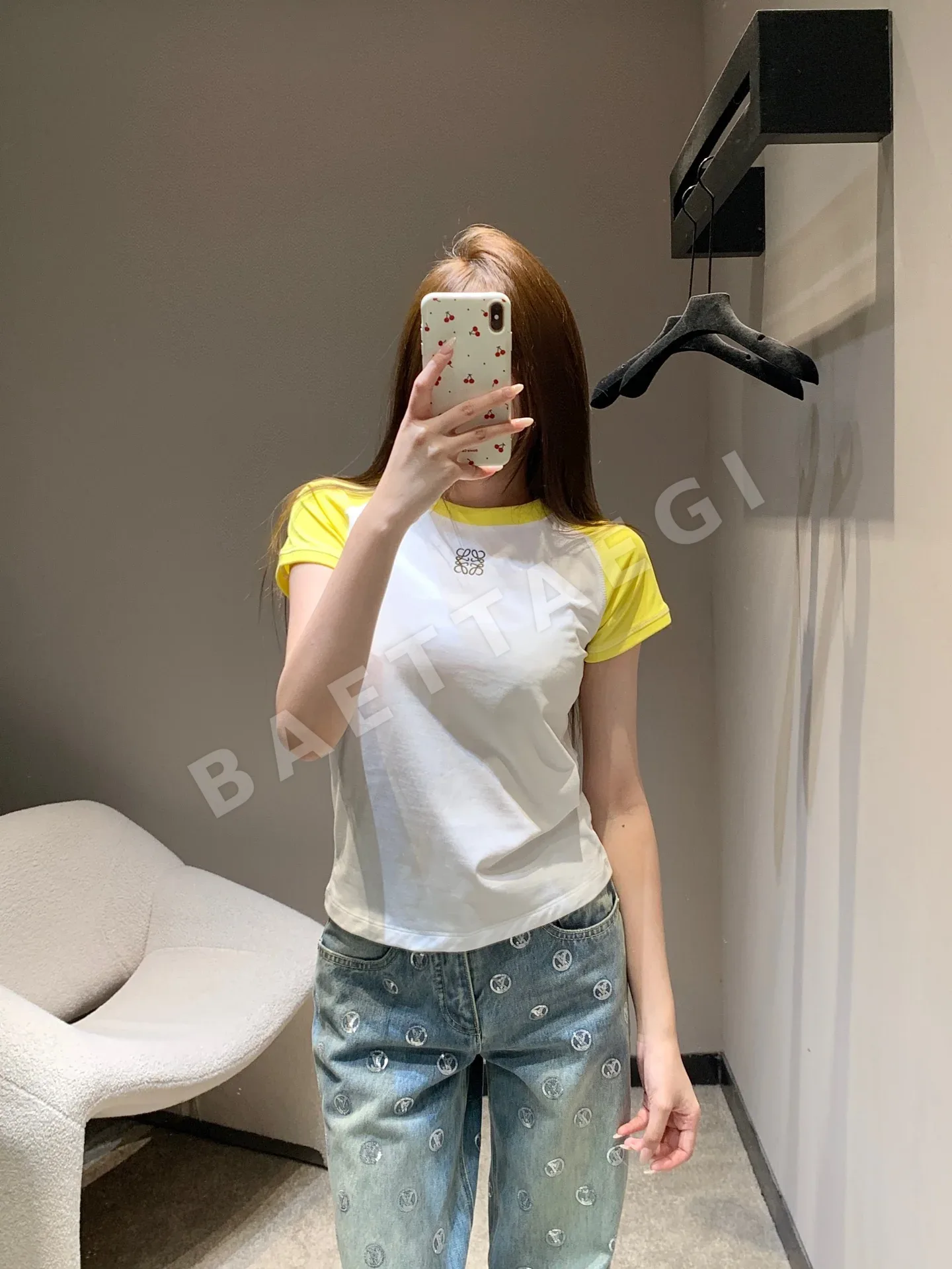 로에베 컬러 블록 자수 반팔 티셔츠 상세 이미지 3