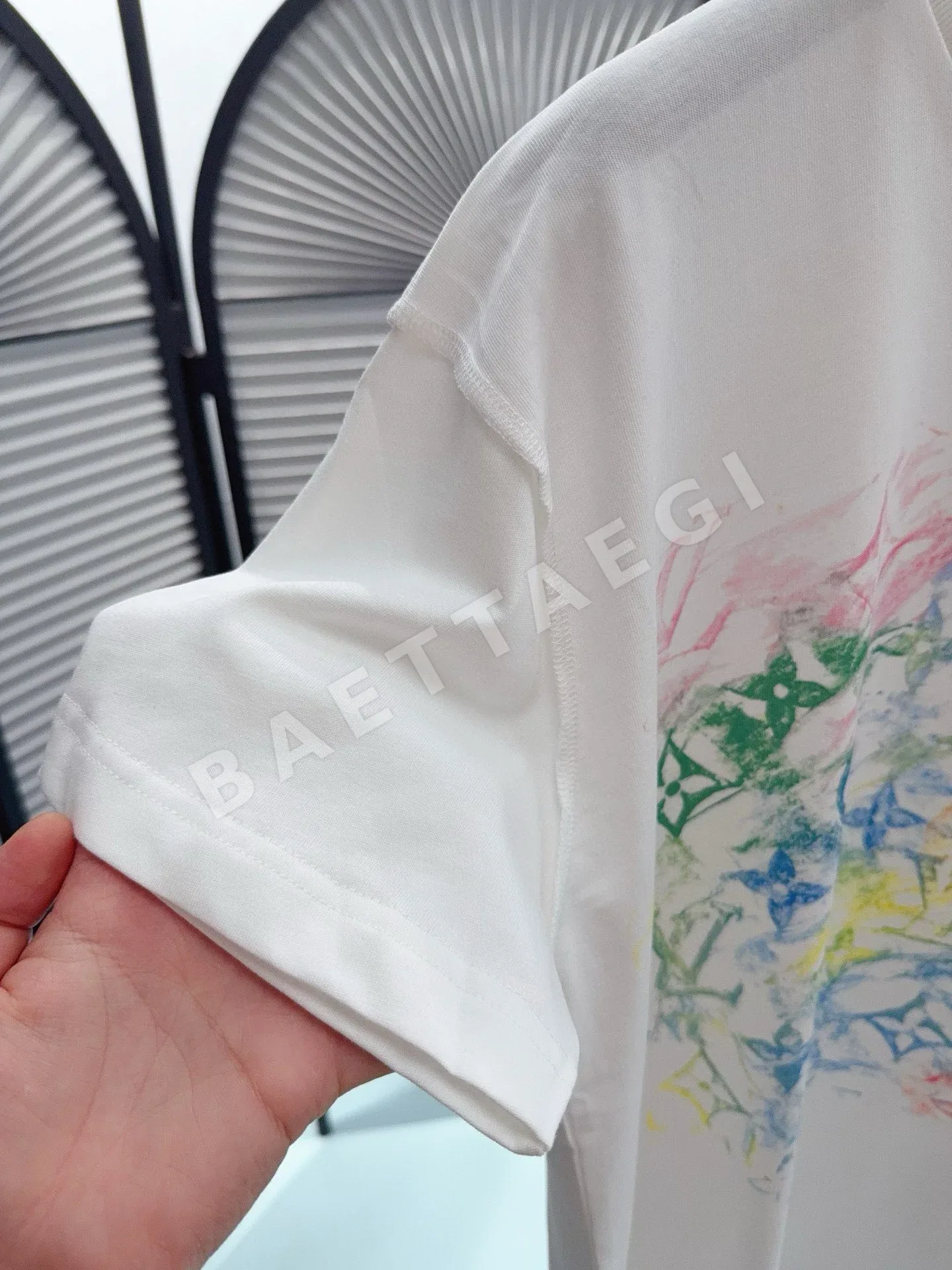 루이비통 그래피티 모노그램 코튼 반팔 티셔츠 상세 이미지 7
