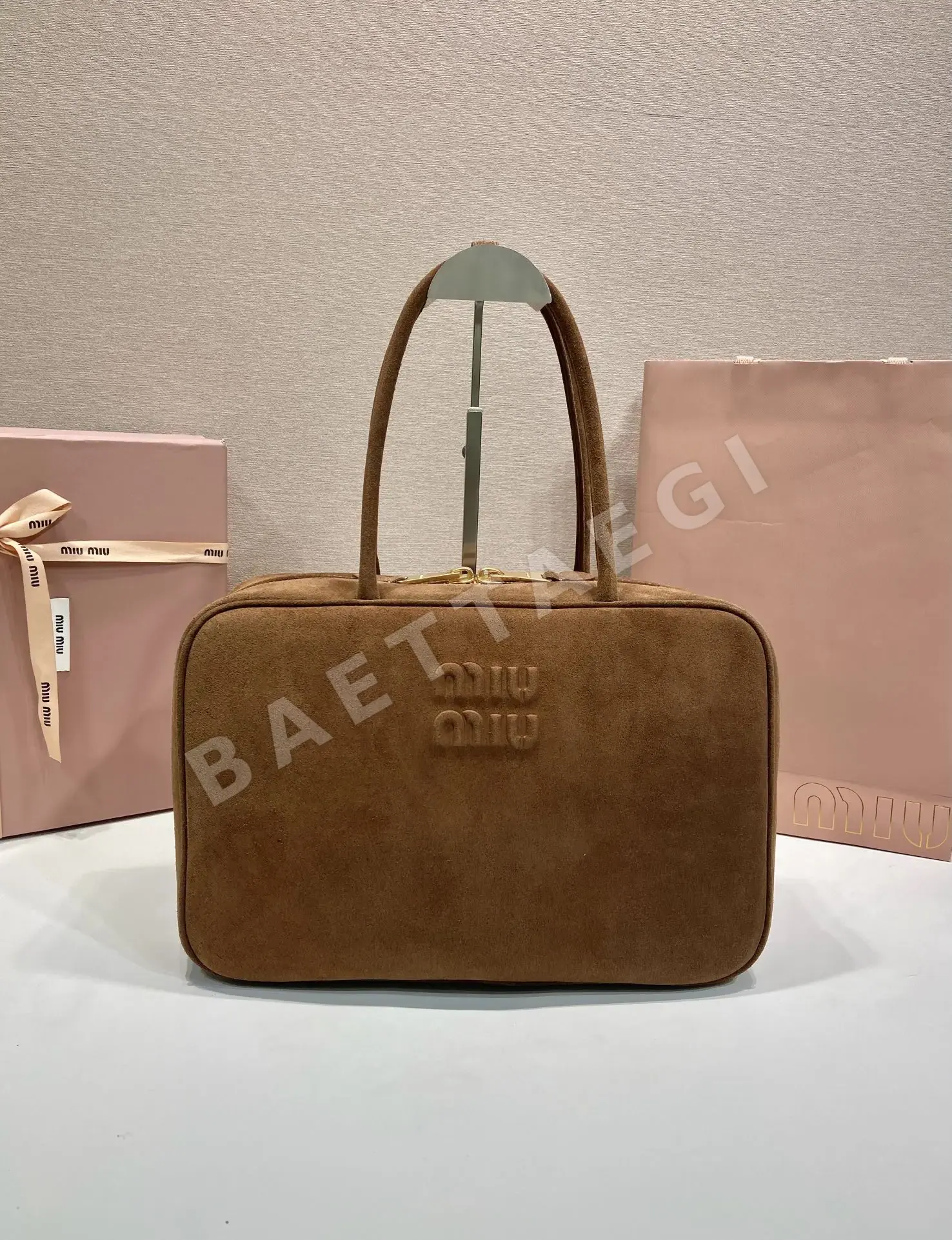 미우미우 스웨이드 볼링백 5BB117
